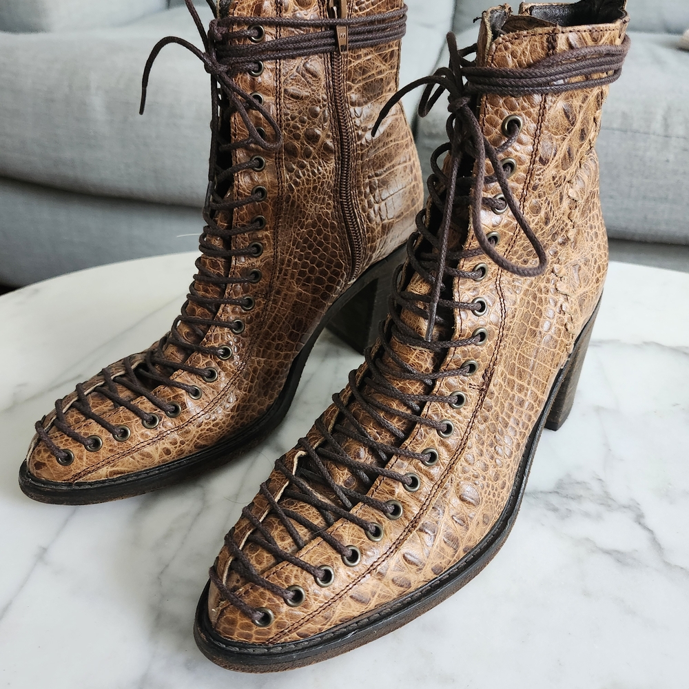 RARE Verrico Lace-Up Boot. Genuine Leather.